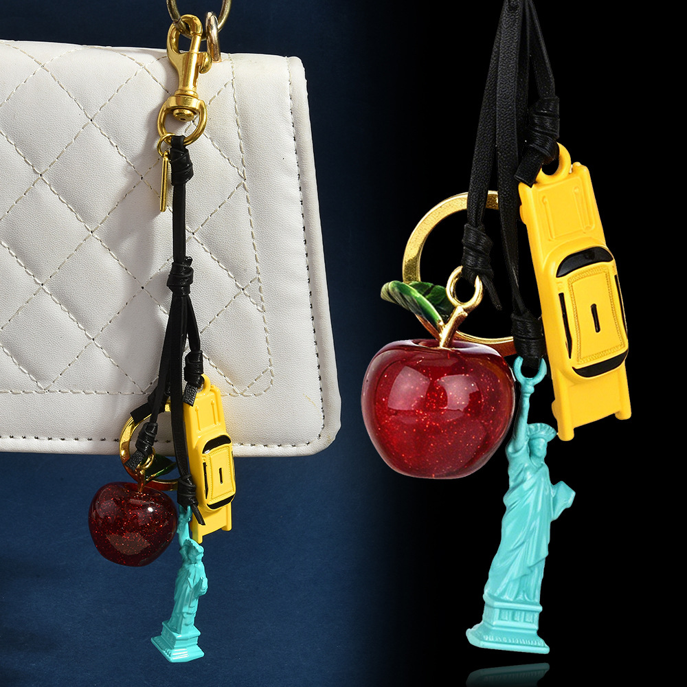 Luxury Bags New York - تعليقة حقيبة جلدية بتصميم مدينة نيويورك،