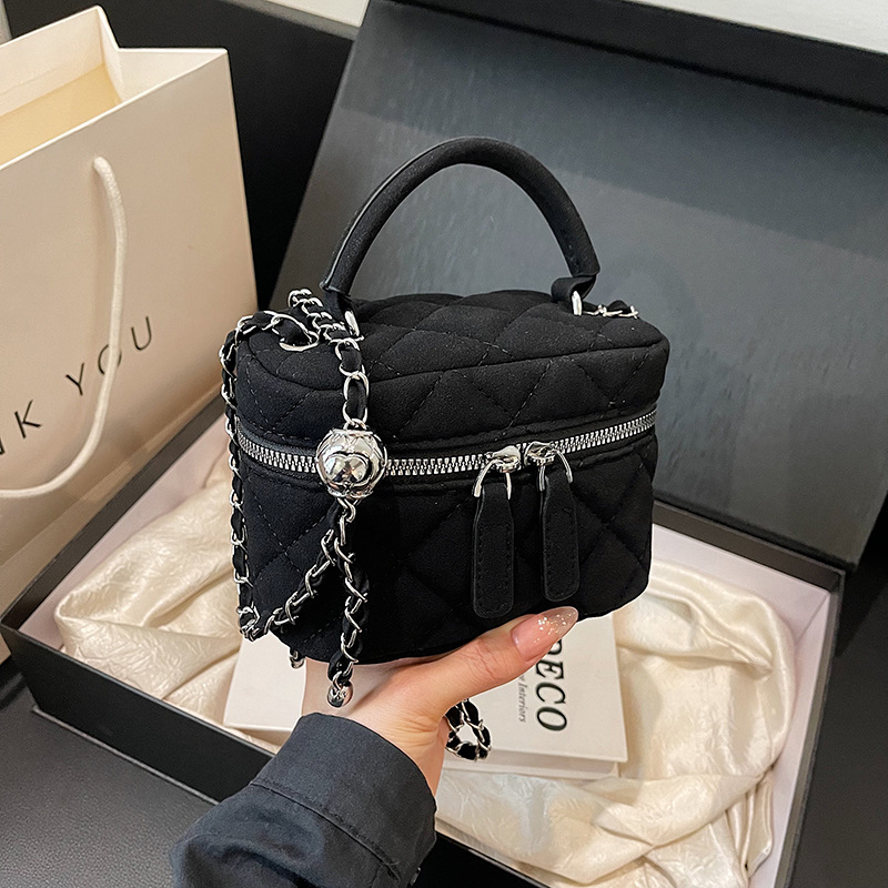 Chain Crossbody Quilted - حقيبة نسائية صغيرة على الموضة حقيبة
