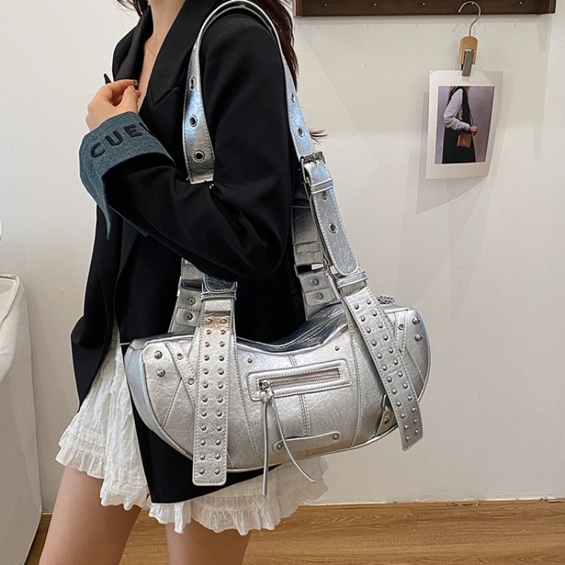 حقيبة يد نسائية فاخرة من الجلد - مراجعة Luxury Bags Must Have وسعره