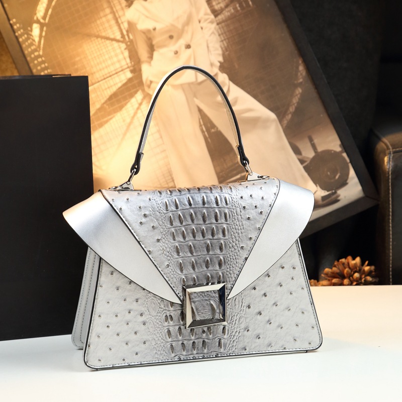حقيبة حفاضات فاخرة بتصميم أنيق - مراجعة Luxury Bags Must Have وسعره