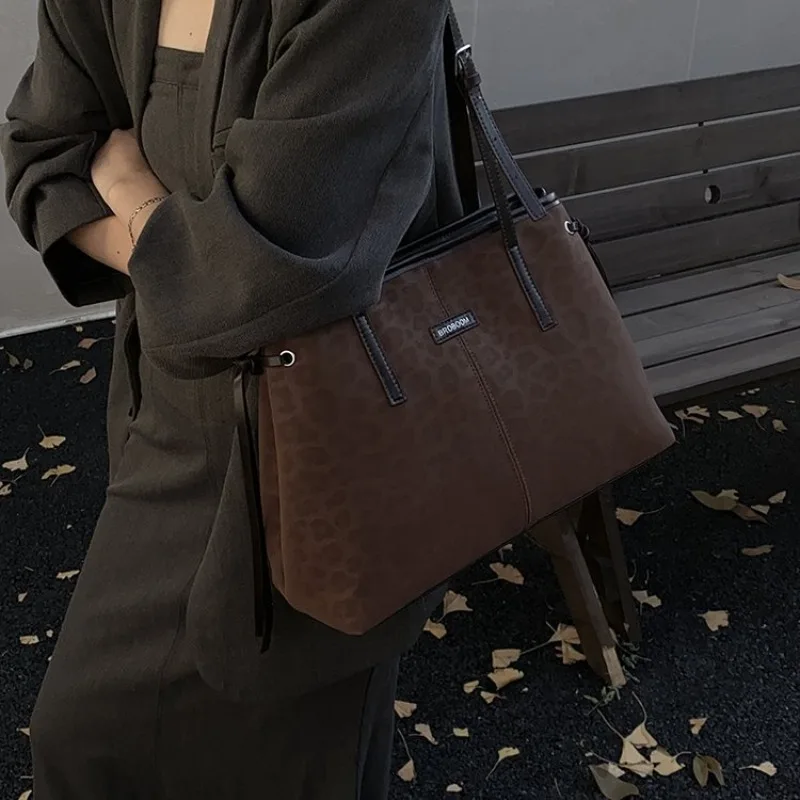 حقيبة حفاضات فاخرة بتصميم أنيق - مراجعة Luxury Bags Must Have وسعره