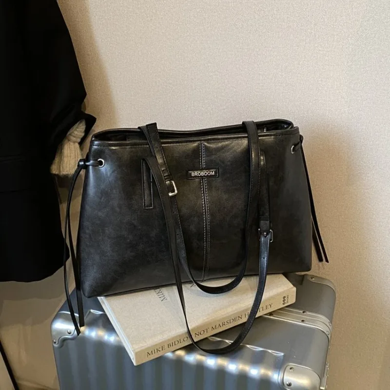 حقيبة حفاضات فاخرة بتصميم أنيق - مراجعة Luxury Bags Must Have وسعره