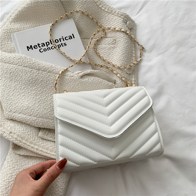 حقيبة كتف نسائية بيضاء وسوداء  - مراجعة Chain Crossbody Quilted وسعره