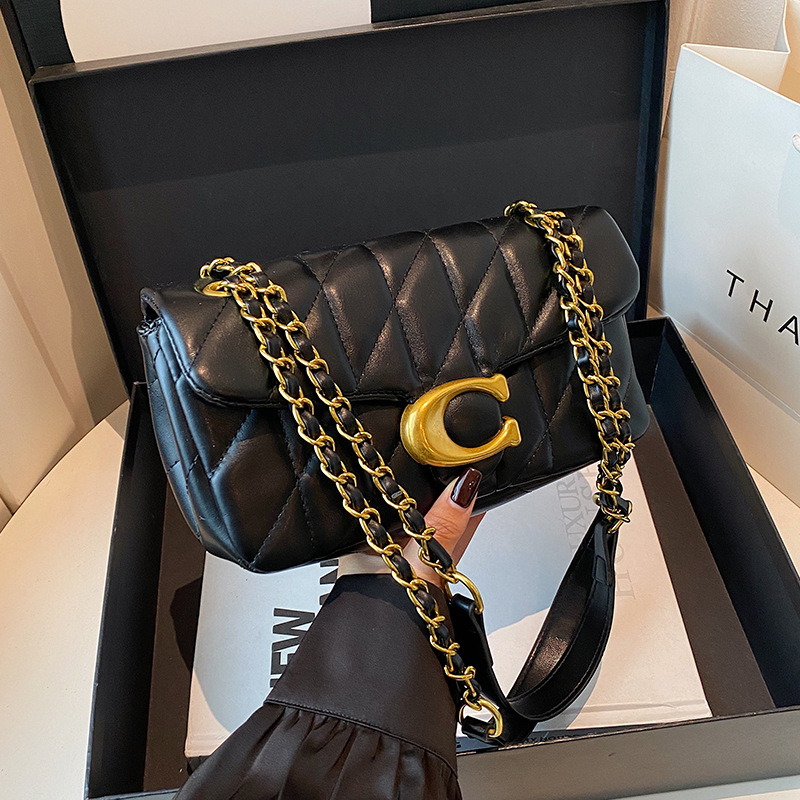 حقيبة كتف نسائية من الجلد المب - مراجعة Chain Crossbody Quilted وسعره