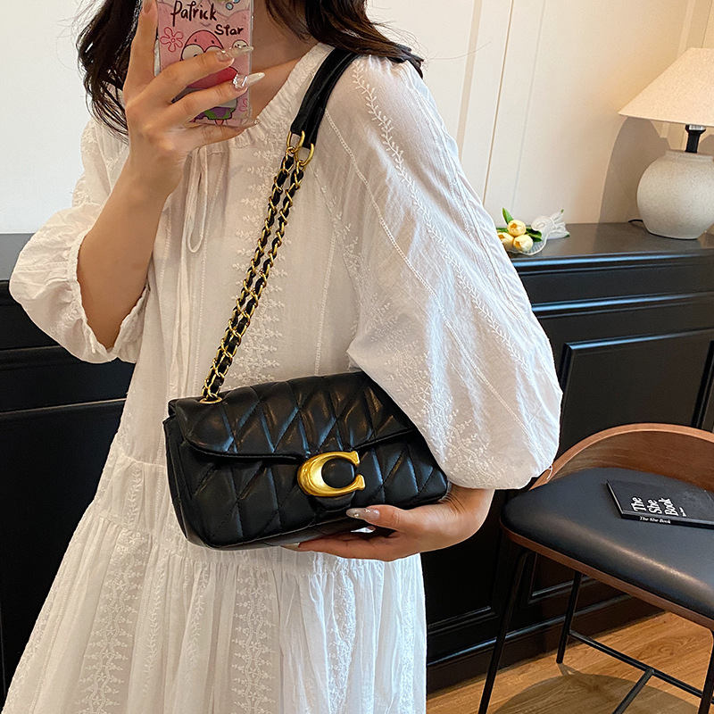 حقيبة كتف نسائية من الجلد المب - مراجعة Chain Crossbody Quilted وسعره