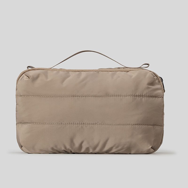 حقيبة منتفخة من النايلون خفيفة - مراجعة Chain Crossbody Quilted وسعره