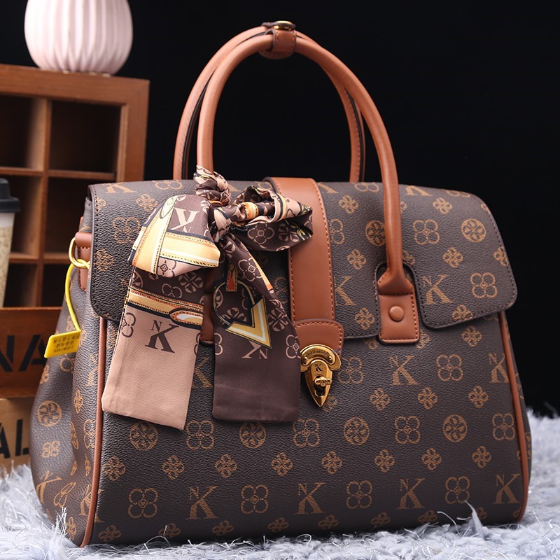 حقيبة نسائية ماركة فاخرة خفيفة - مراجعة Luxury Bags Brand وسعره