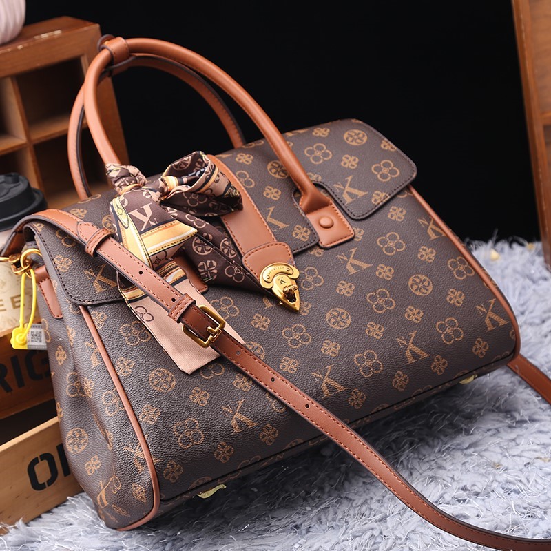 حقيبة نسائية ماركة فاخرة خفيفة - مراجعة Luxury Bags Brand وسعره