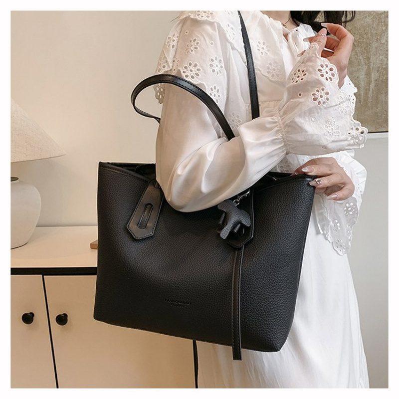 حقيبة حفاضات نسائية عصرية فاخر - مراجعة Luxury Bags Must Have وسعره