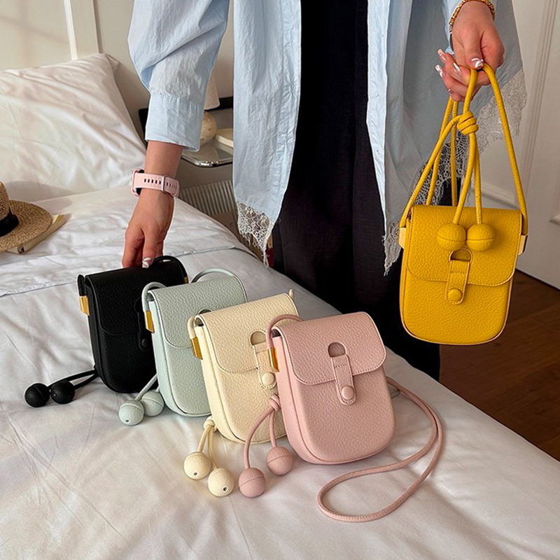 حقيبة كتف صغيرة فاخرة باللون ا - مراجعة Luxury Bags Brand وسعره