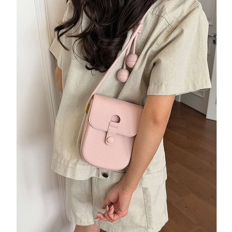 حقيبة كتف صغيرة فاخرة باللون ا - مراجعة Luxury Bags Brand وسعره