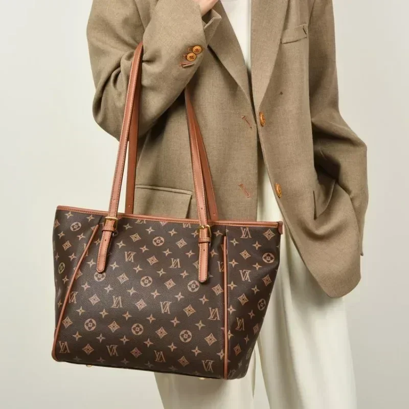 حقيبة يد نسائية فاخرة بتصميم ك - مراجعة Luxury Bags Paris وسعره