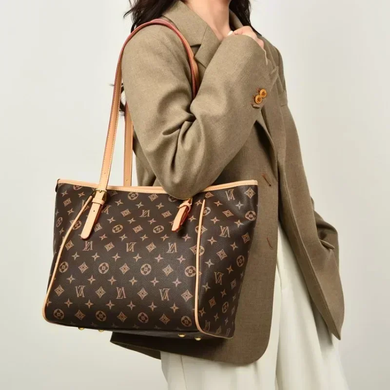 حقيبة يد نسائية فاخرة بتصميم ك - مراجعة Luxury Bags Paris وسعره