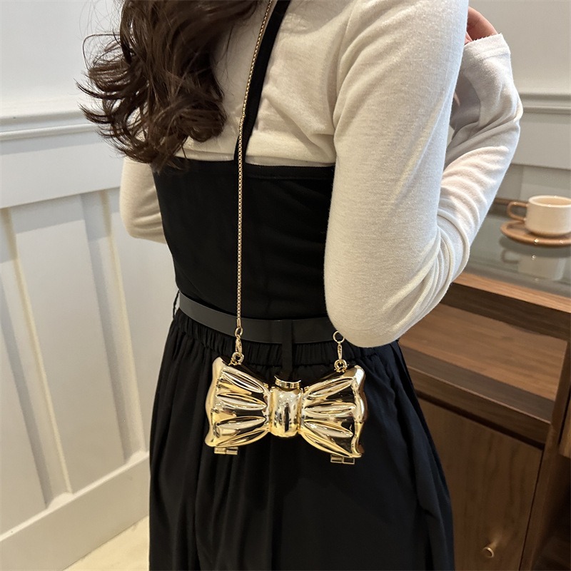 حقيبة يد صغيرة معدنية عصرية فا - مراجعة Luxury Bags Brand وسعره